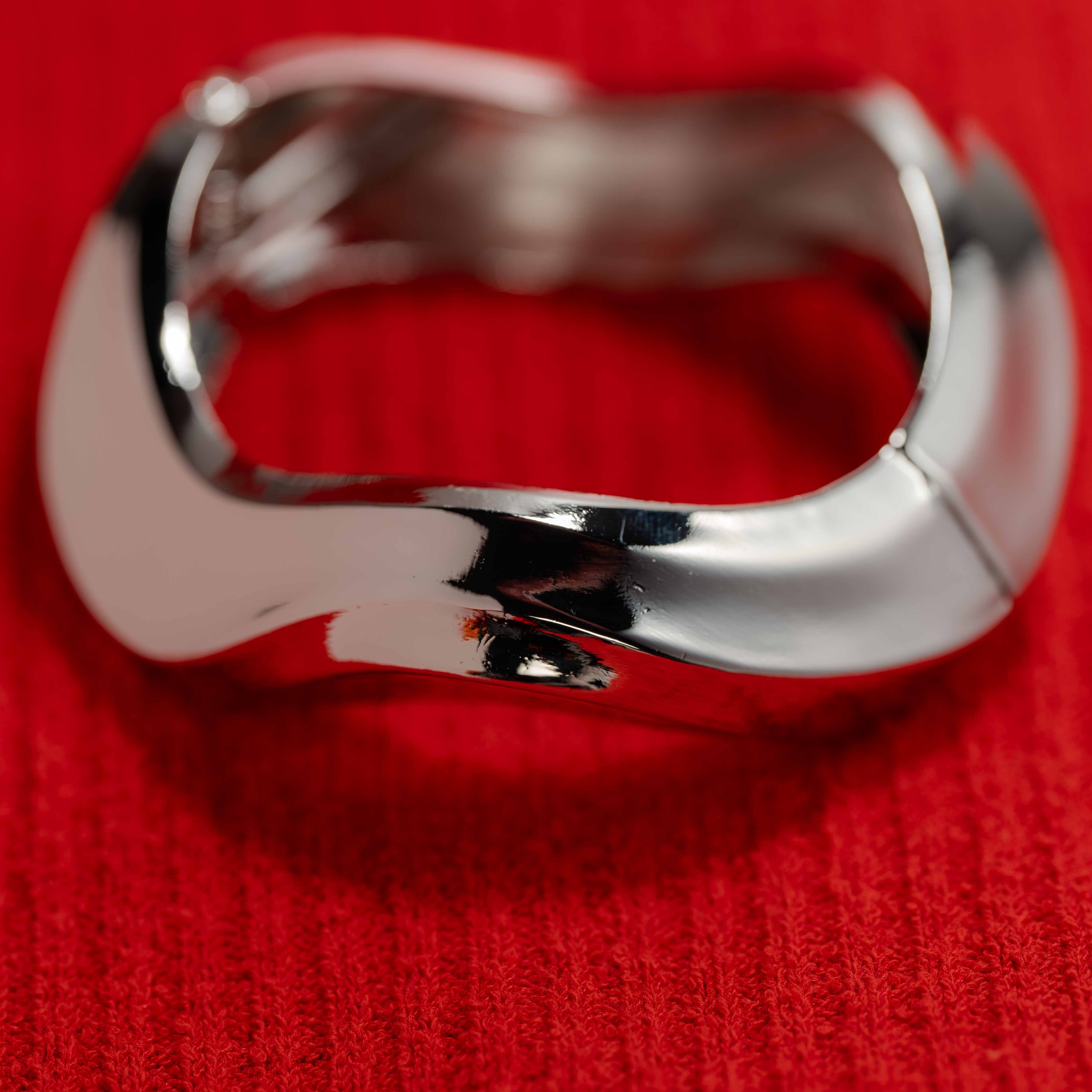Sloane Sculpted Bangle